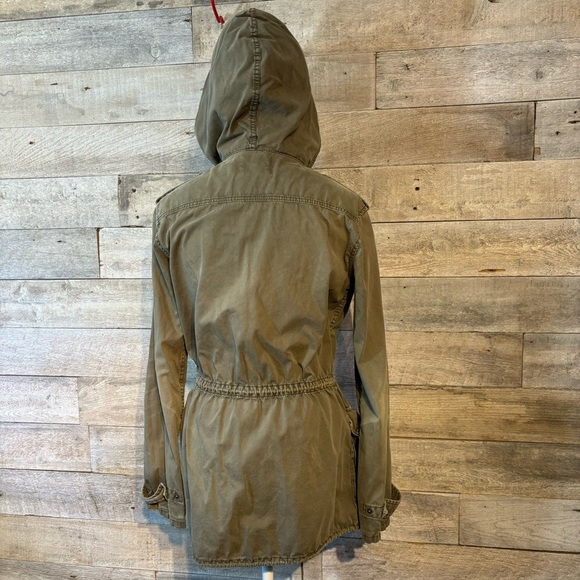Aritzia Talula women’s olive green trooper  jacket in size‎ small - Picture 3 of 12